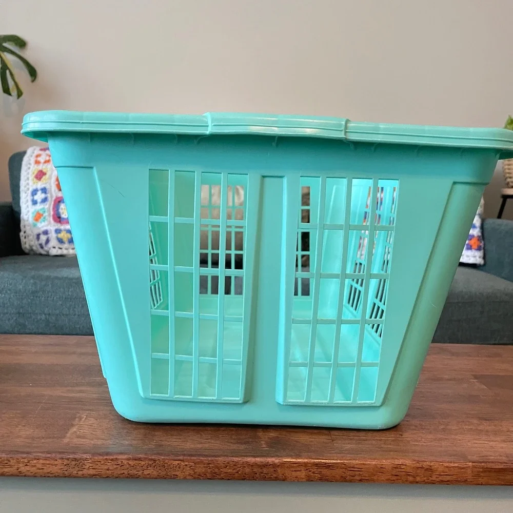 Vtg Rubbermaid 2965 teal blue Rectangle Laundry Basket Weave 22x16x11 Grannycor